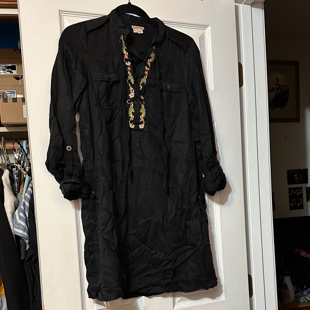 HOLDING HORSES Black Tunic with Floral Embroidery - Picture 1 of 5